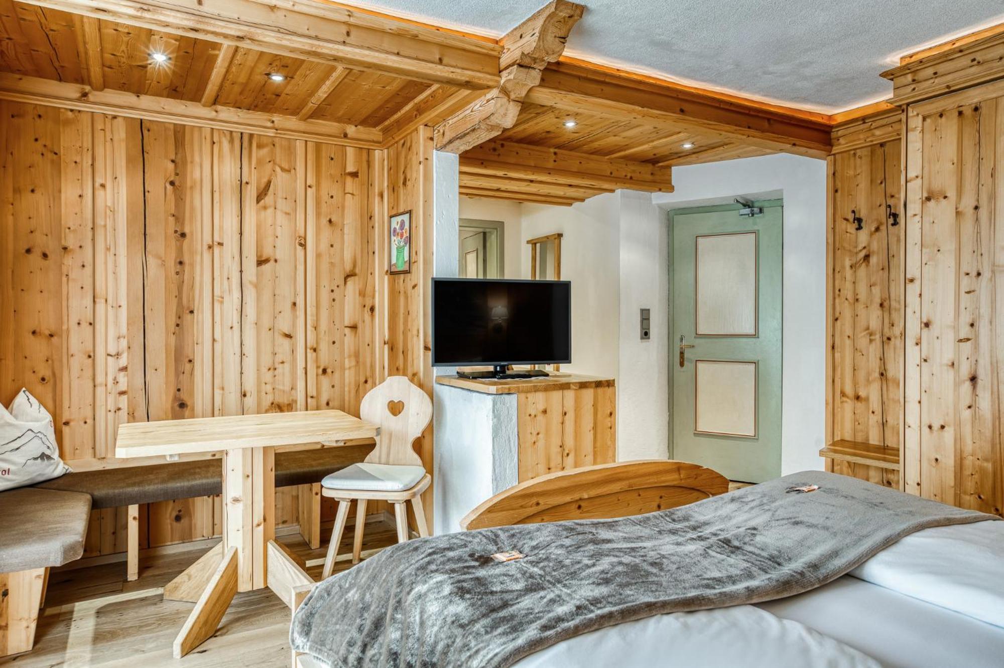 Hotel Alpenstolz Mieders Ruang foto